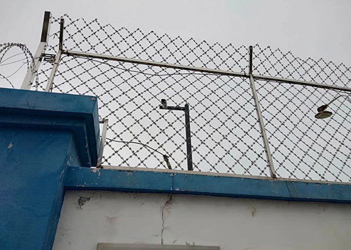 75*150mm Powder Coated BTO 22 Razor Wire Fence