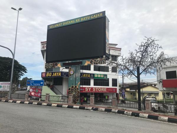 Advertising LED ScreensIP65 P10 Outdoor LED Display Screens Fixed Cabinet