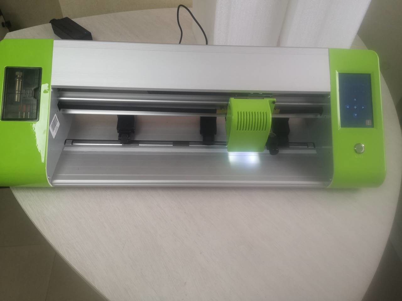 Portable Lightful Green Contour Cutting Plotter Mini-CCD450L Easy To Operate