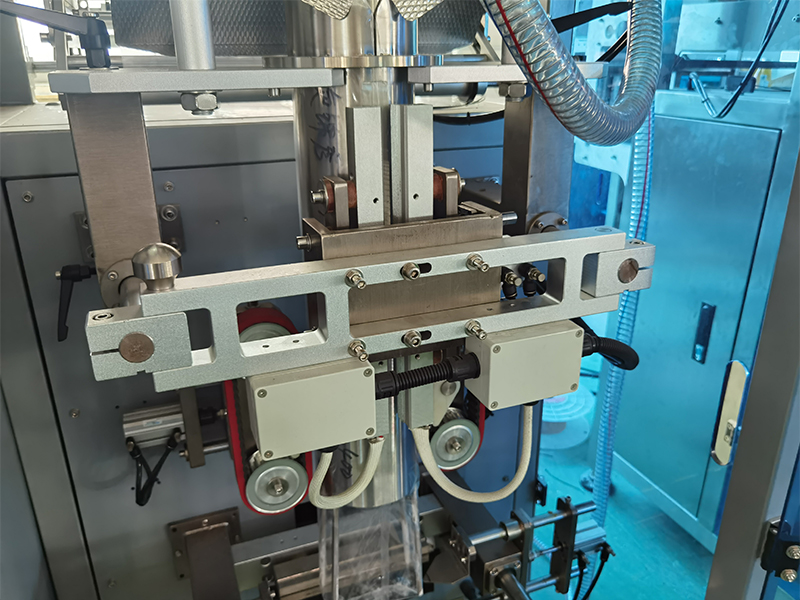 15bags/min Multi Lane Packaging Machine 0.06mm High Speed