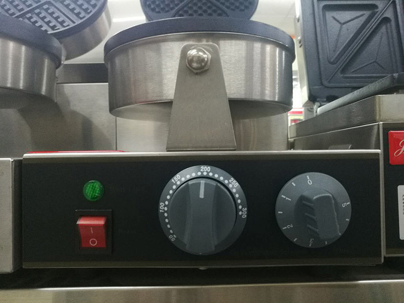 Heart-Shaped Single Head Waffle Baker Snack Bar Equipment Waffle Maker Machine 220V 1300W
