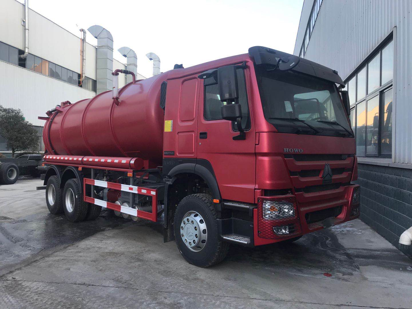 SINOTRUK HOWO 6X4 336hp Vacuum Sewage Suction Truck