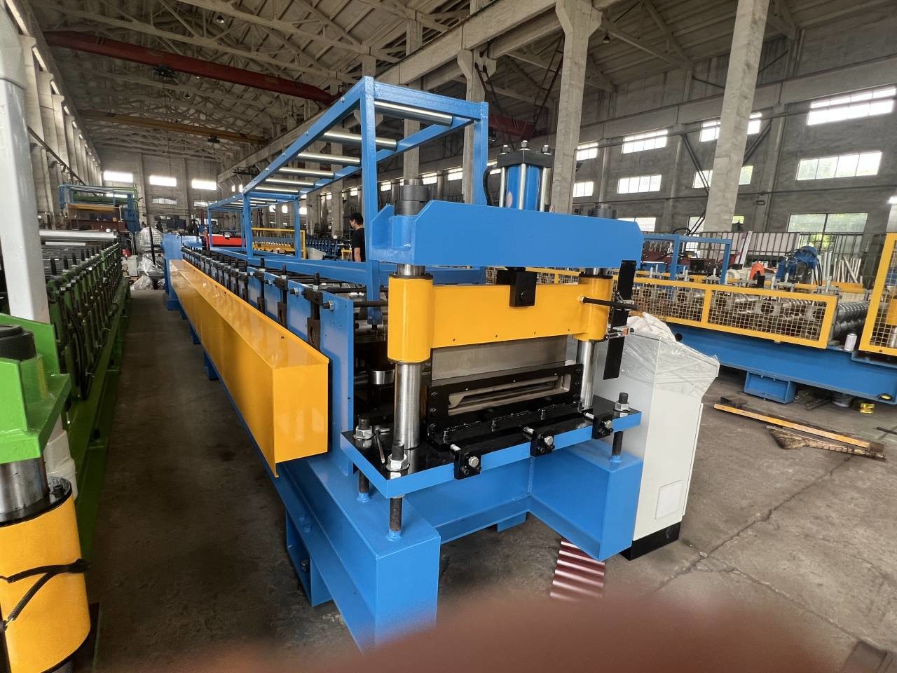 0.3-0.8mm Thickness Beam Standing Roll Forming Machine Metal Roof Tile Making Machine