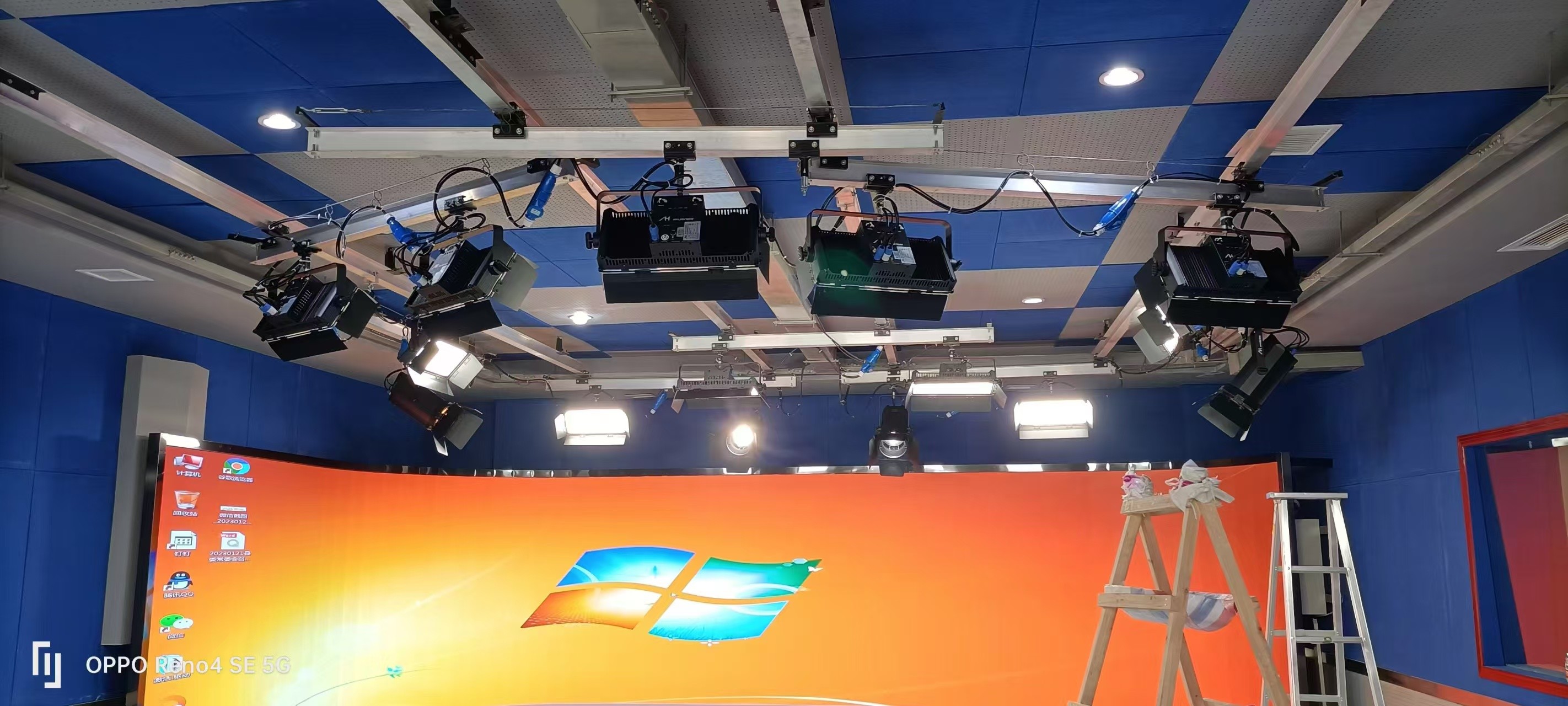 300W Bi-Color LED Fresnel Spotlight Auto Zoom CRI≥95 175mm Len RDM DMX