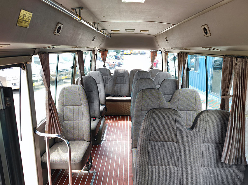 Golden Dragon Used Small Vans 19 Seats Euro 4 LHD AC With Manual Transmission