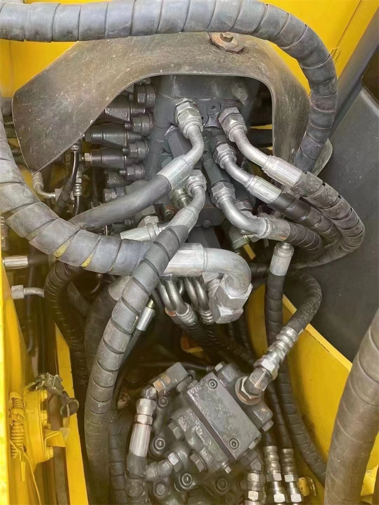 Original 7 Ton Mini Used Komatsu PC70-8 Excavator in Shanghai with 435 Working Hours