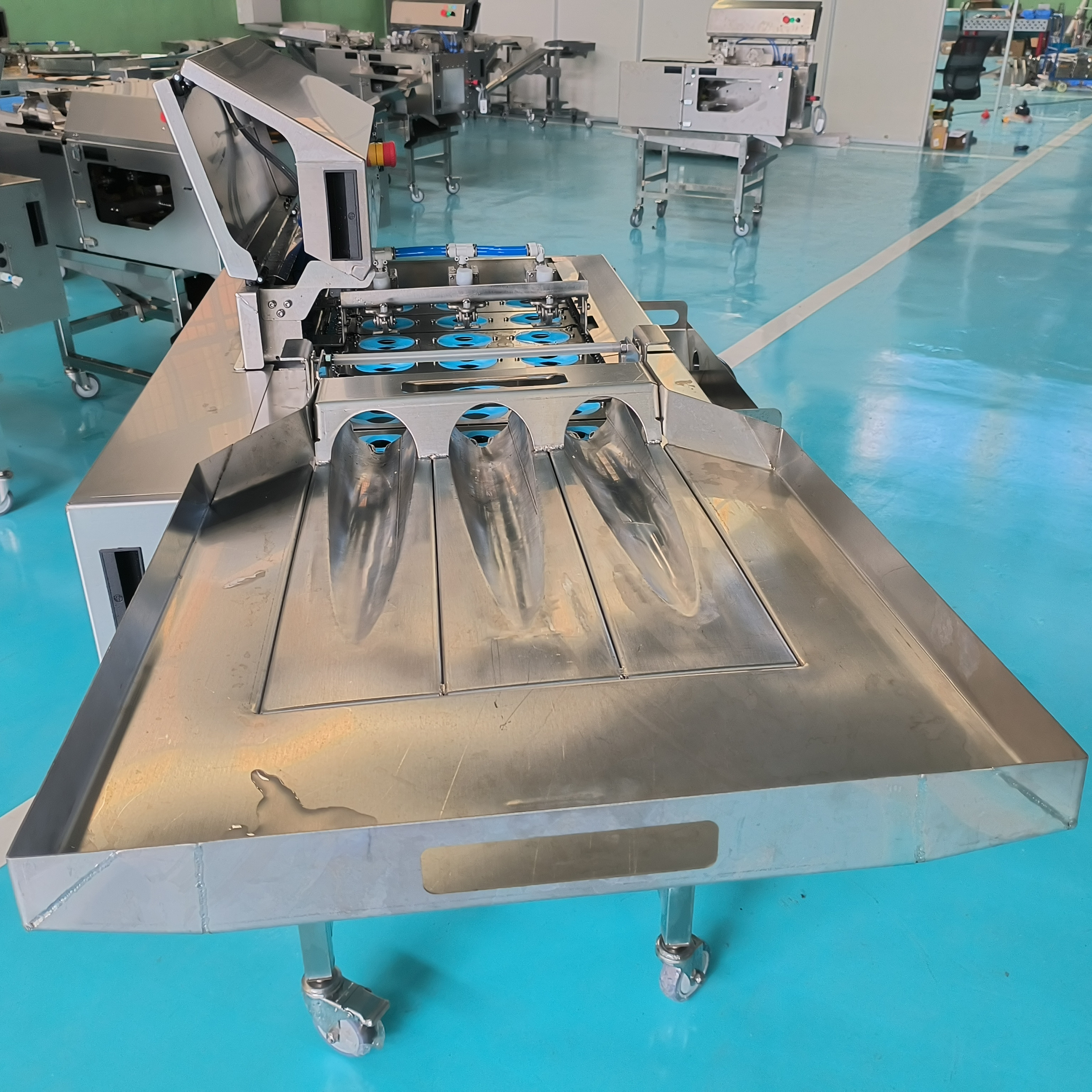 Safe And Efficient Fast Egg Knocking Without Breakage Three Row Egg Knocking Machine
