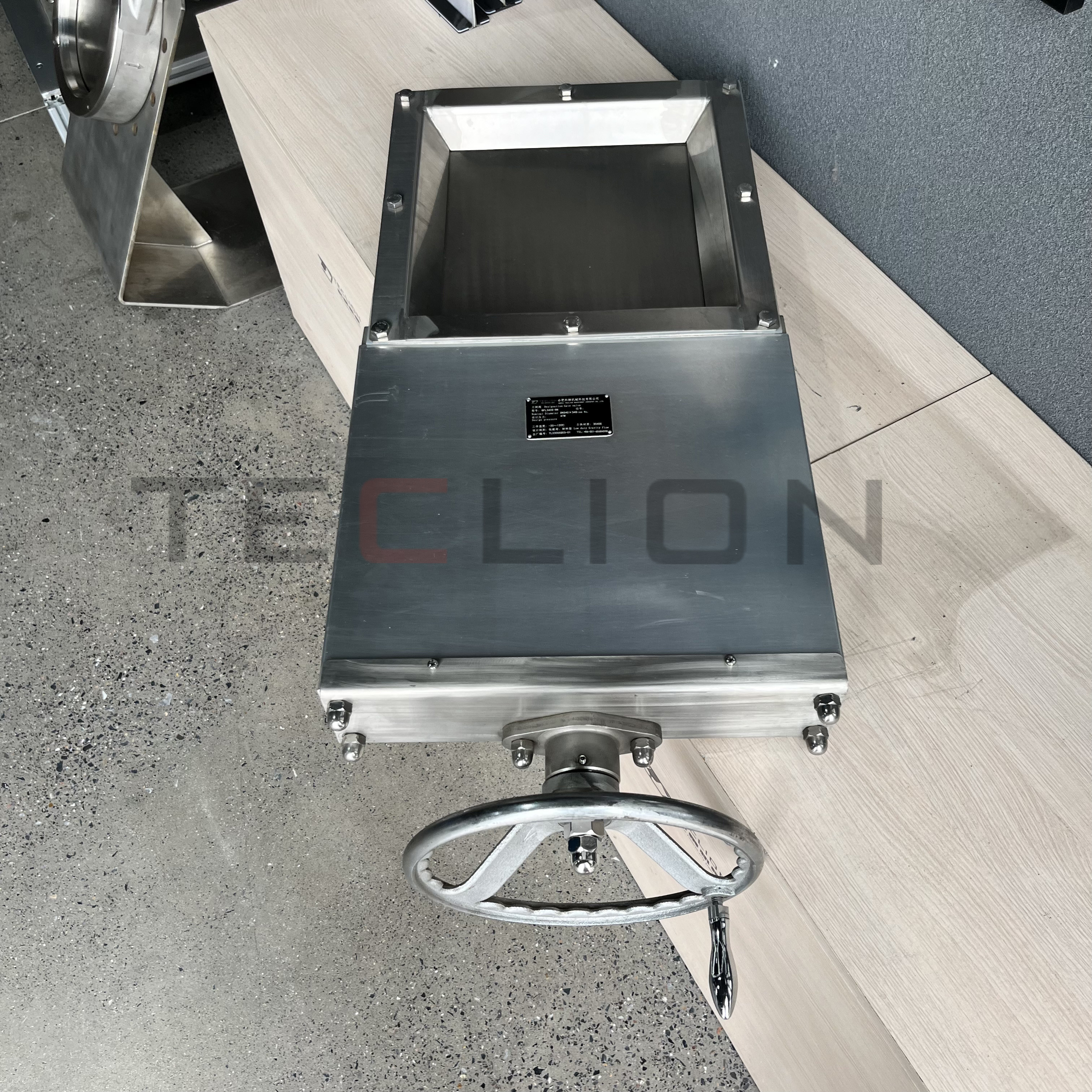 Square mouth knife gate valve suitable for PP PE particles