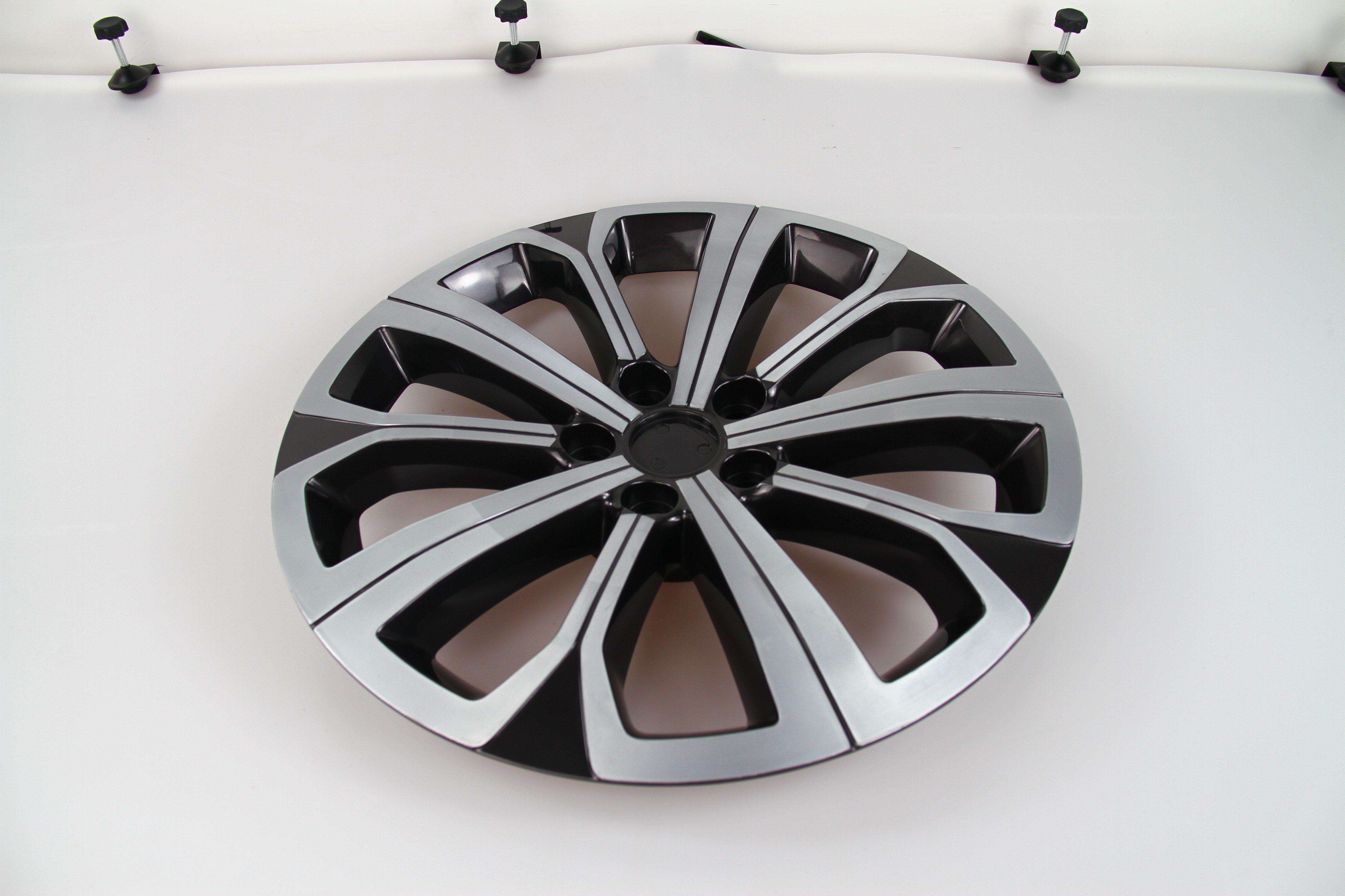 CNC Machining Four and Five Axis Aluminum Alloy Automobile Wheel Cover Plate