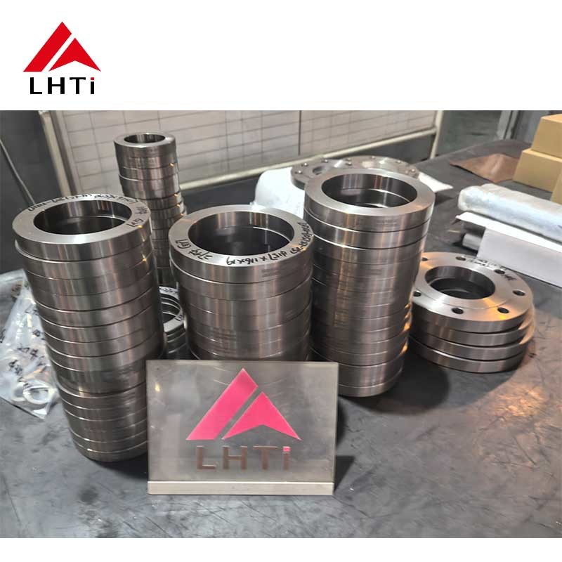 Titanium Flanges Essential Components in the World of Biomedical Engineering | Titanium Flanges Connecting Bone