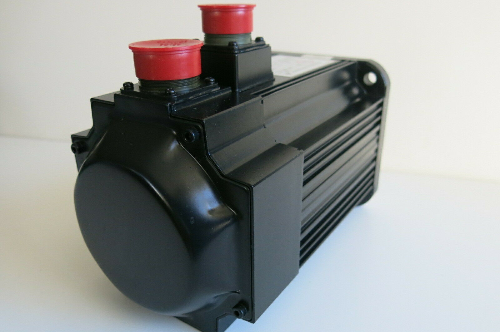 USAGED-05AS2K new original. Rated Output 0.45 kW .Rated Speed 1500 rpm, Continuous Rated Current 3.8 Amp,
