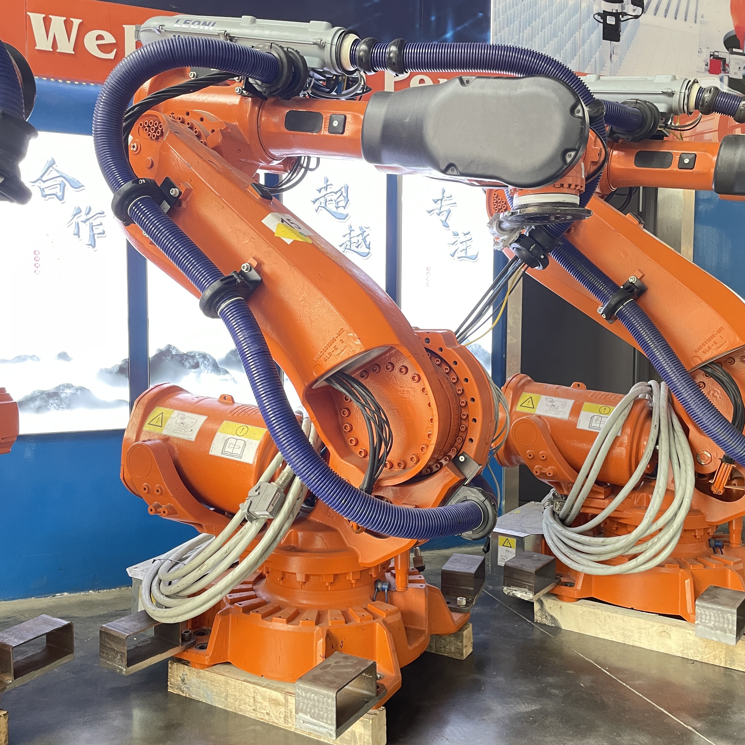  Floor Mounting Used ABB Robots 6640-235/2.55 6 Axis Industrial Robot Arm Manufactures