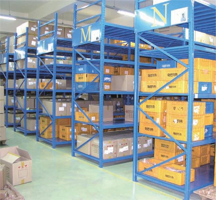 2000 KGS UDL Medium Duty Industrial Storage Racks Heavy Duty Material SS400 Steel