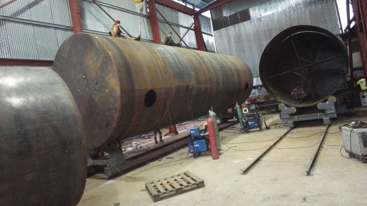 30 Ton PU Self - Aligning Pipe Welding Rotator Stands With Remote Hand Control