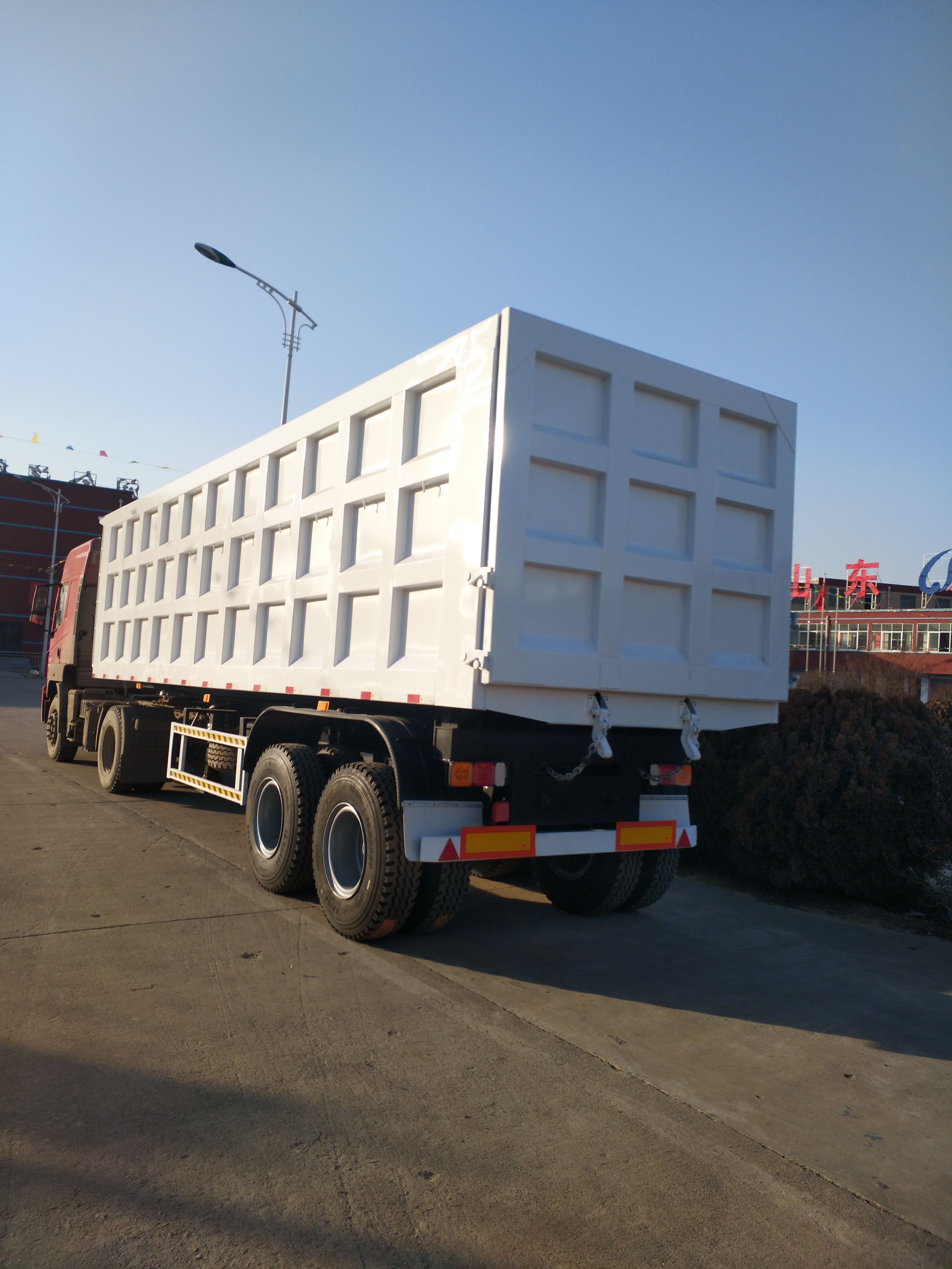 60T Rear Dump Trailer 3 Axle Hydraulic Cylinder Ending Tipper Semi-Trailer with Materials