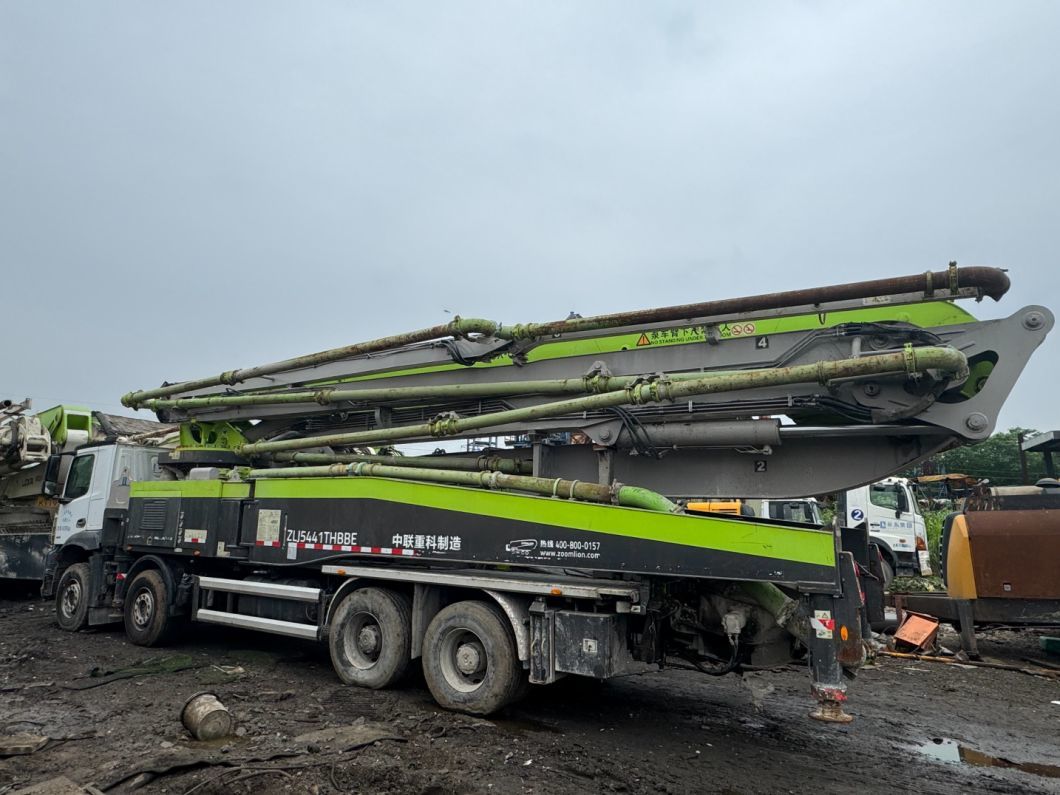 Zoomlion Concrete Pump Truck 56 Meters Using Mercedes-Benz Chassis for 20 Years