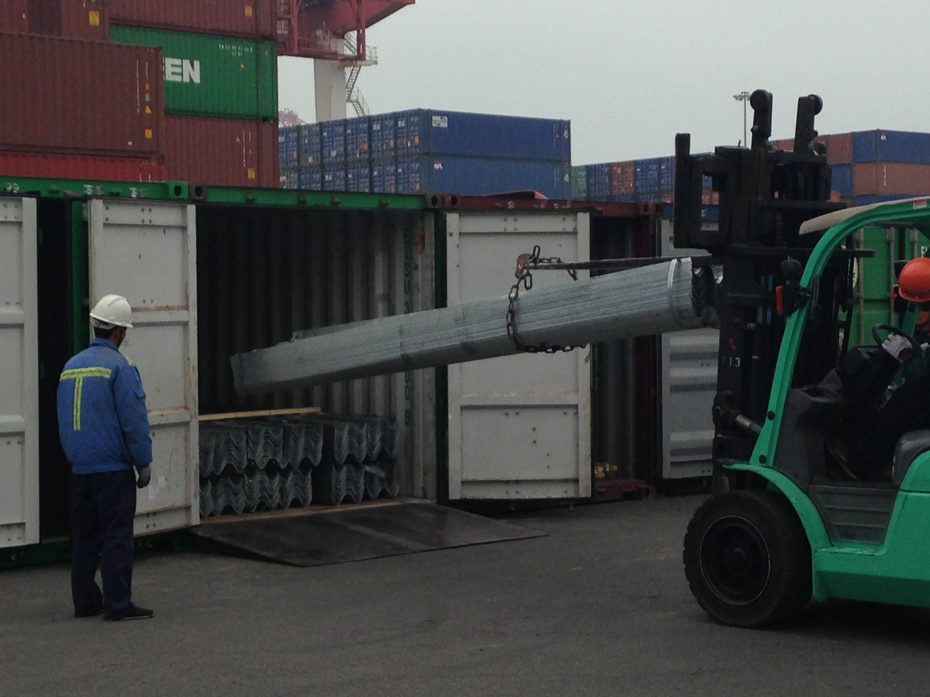 Customized C Post Road Safety W Beam Steel Galvanized Highway Guardrail for Long-term