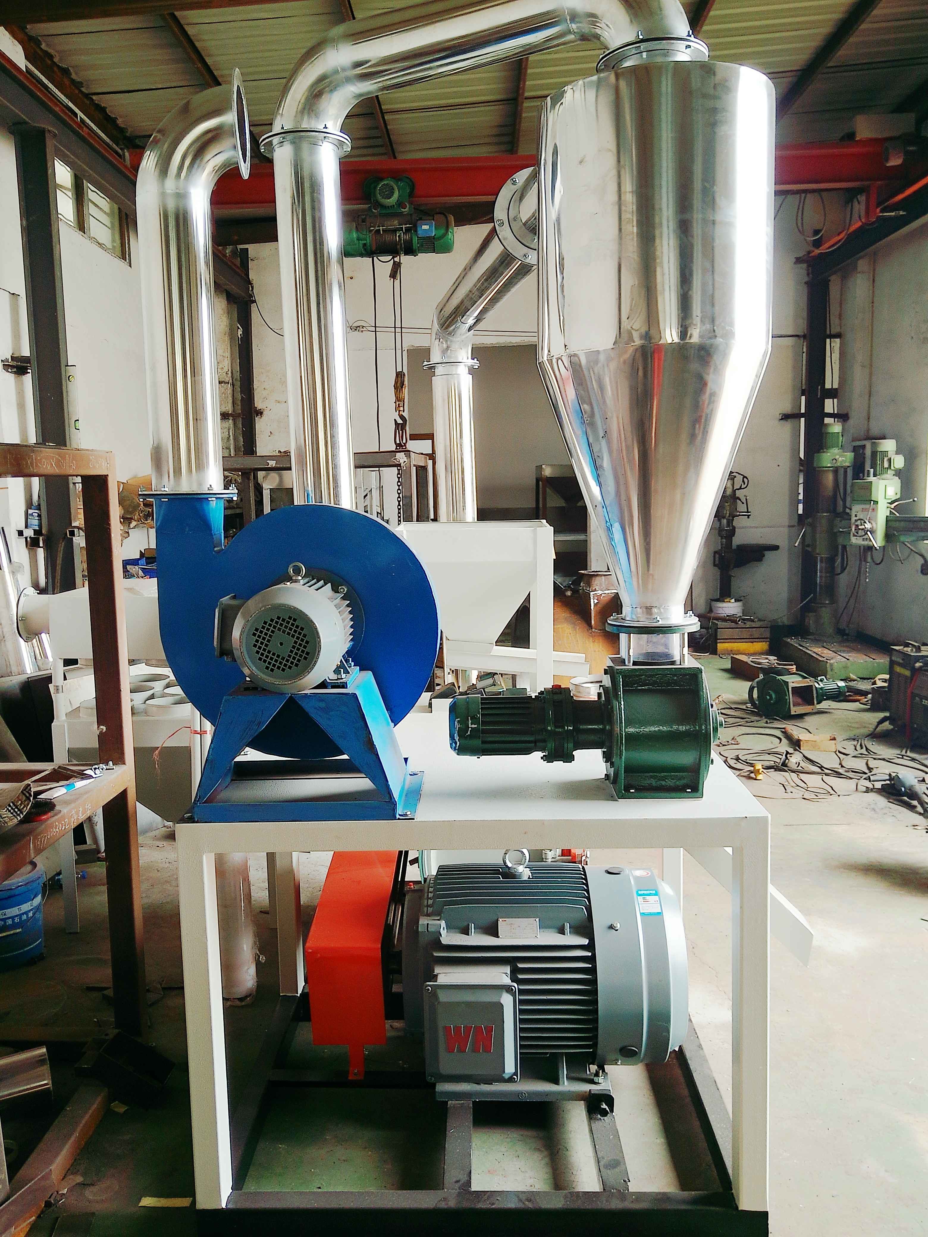 45kw Dust Free Plastic Grinding Mill High Speed Rotating 100 Mesh Wind Conveying
