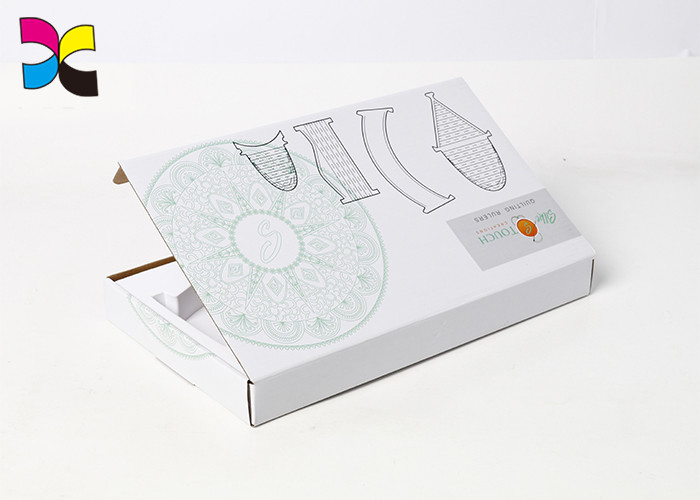 White Custom Packaging Boxes Shipping Corrugated Printing Flat Simple Concise With Insert