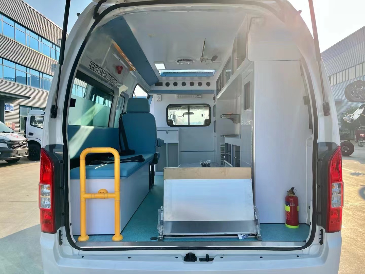 Top Ambulance for Sale Rescue Vehicle Ambulance New First Aid Brand Classic Ambulance for Sale