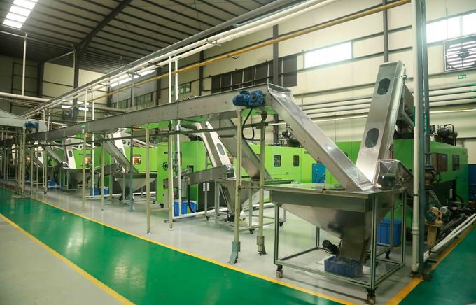 9 Cavities Pet Stretch Blow Moulding Machine 18000BPH~13500BPH Capacity