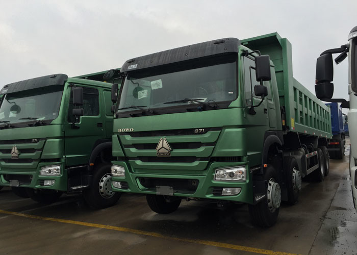 Ventral Lifting Commercial Dump Truck Sinotruk Howo 5400 * 2300 * 1500mm Cargo Body