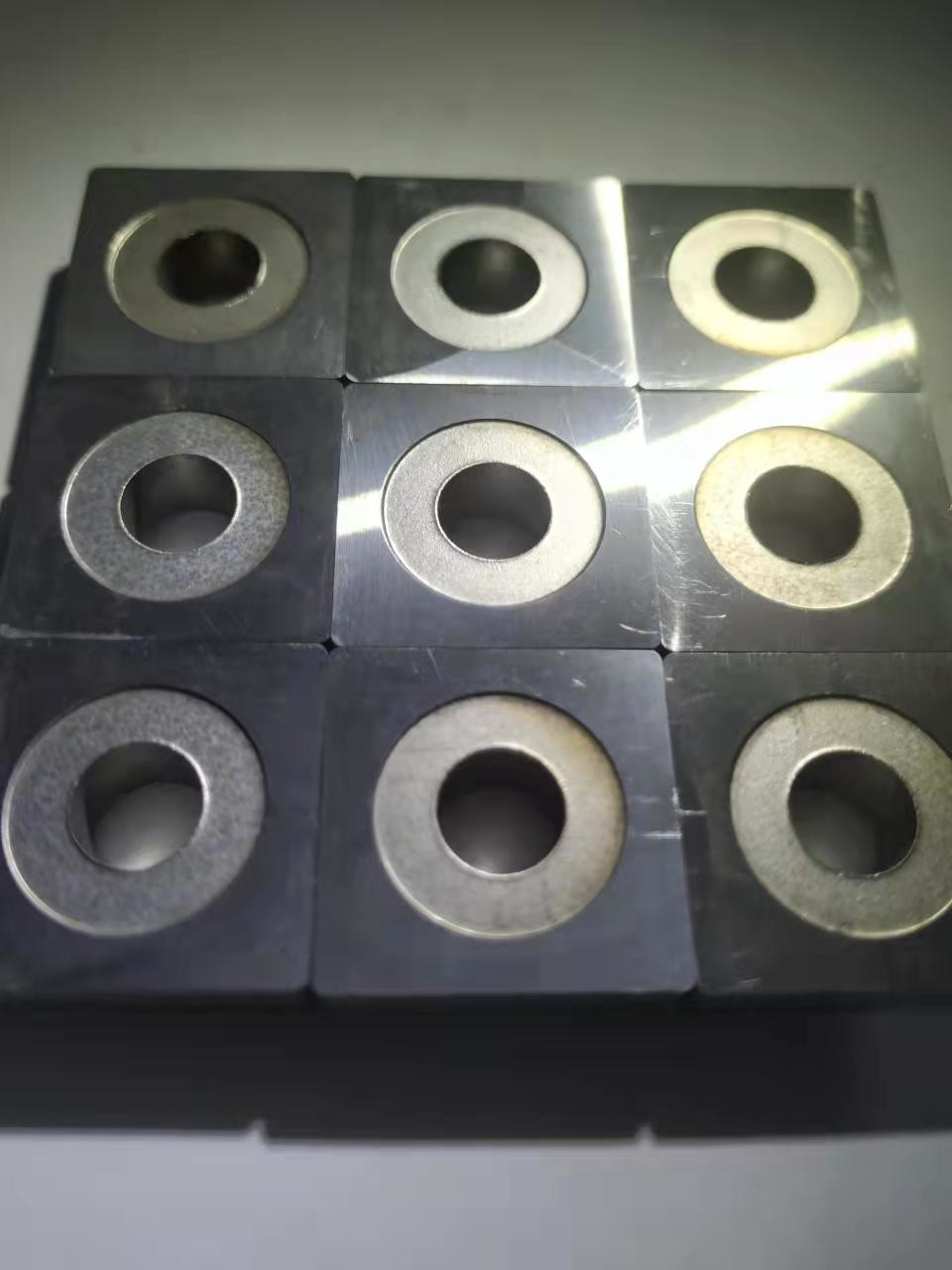 YS2T CNC Lathe Cutting Blades 1960 MPa Semi Finishing With Round Hole