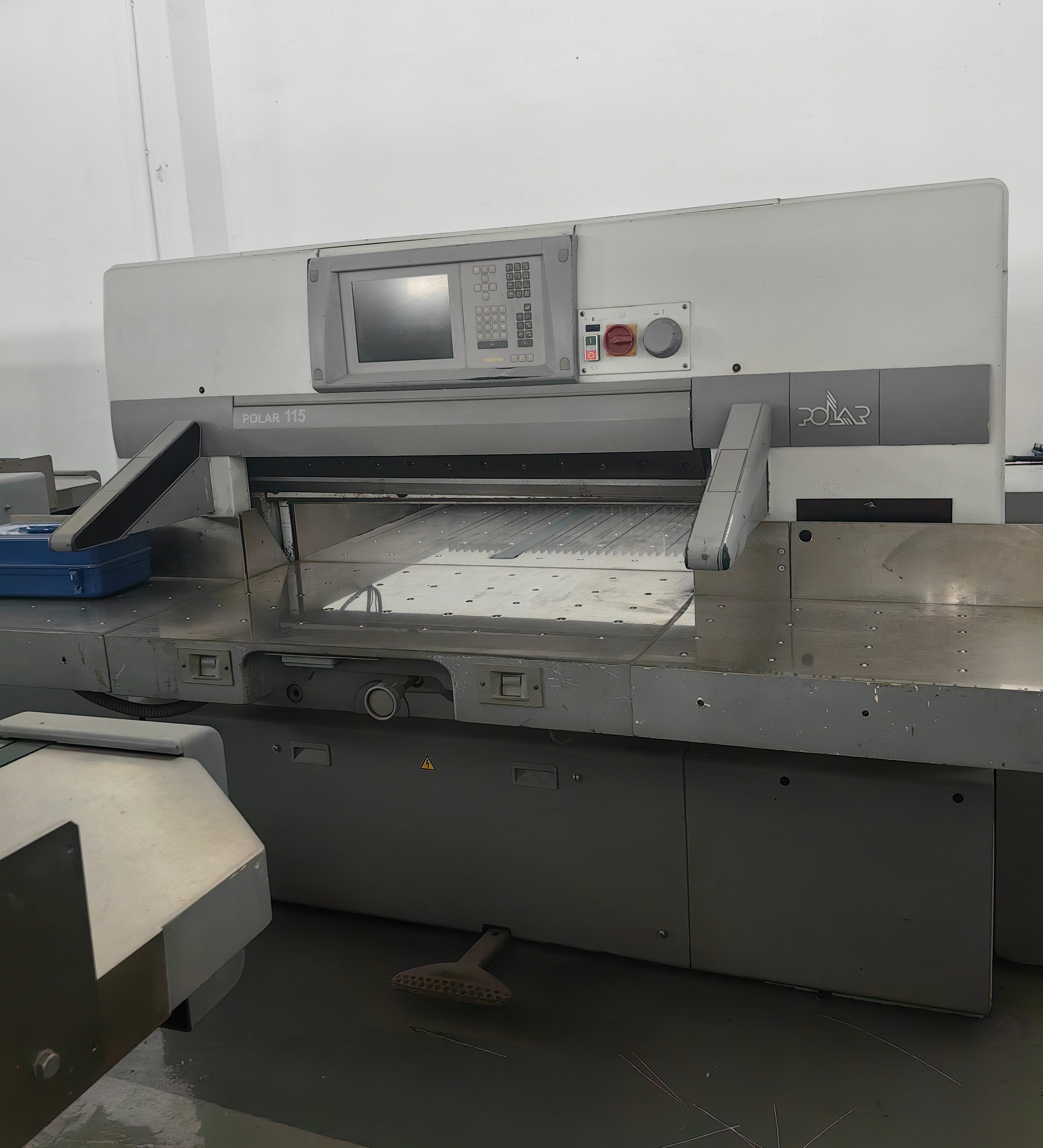 Transform Your Restaurant's Cutting Process with This Paper Cutter Knife Changing Tool