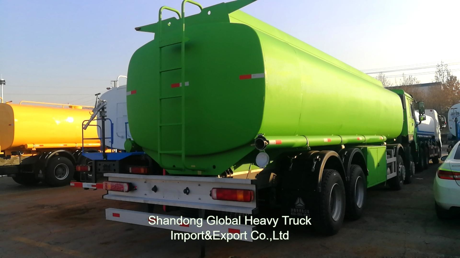 Sinotruk HOWO 8*4 Fuel Tank Truck 12 Wheels Oil Tanker 30000L Dispenser Truck
