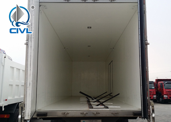 Diesel Light Duty Commercial Truck , Refrigerator Truck 3360 Mm Wheelbase