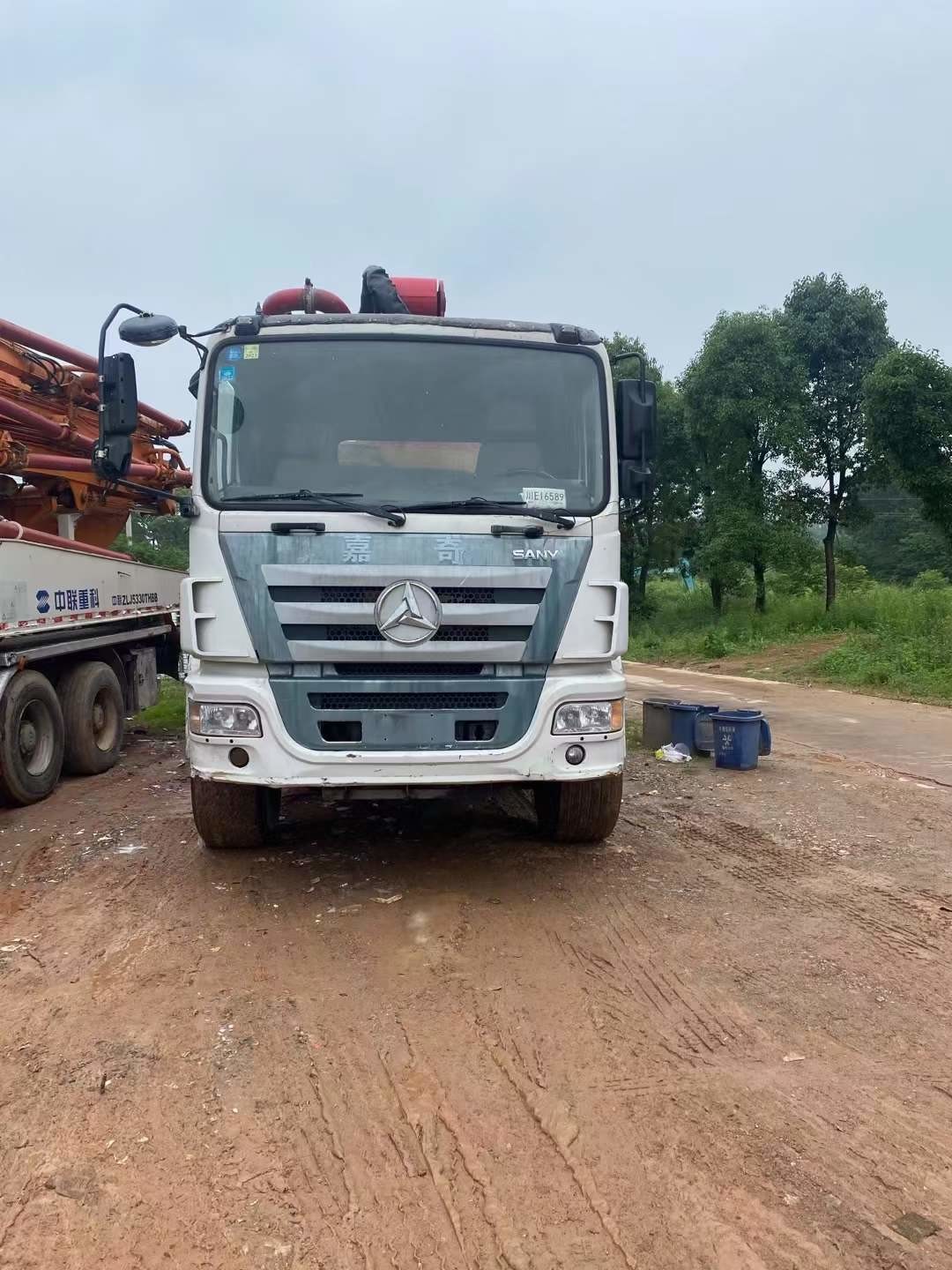 Used 63m Zoomlion Concrete Pump Truck Wireless Remote Control