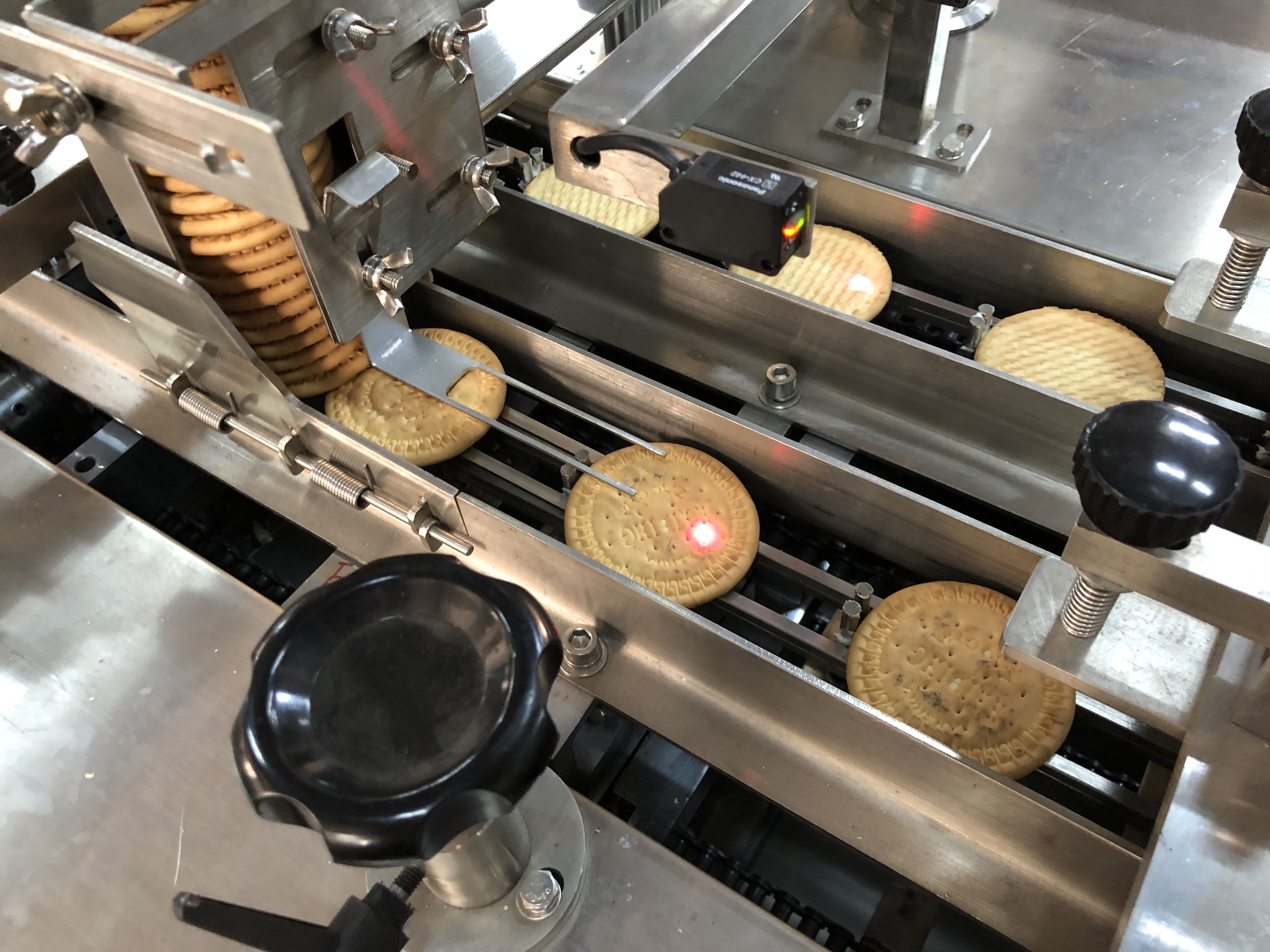Automatic Two Line Sandwich Biscuit Machine Easy To Operate