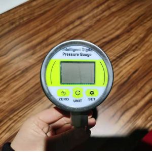 Anti Electromagnetic 60MPa 0.5%FS Digital Manometer Gauge