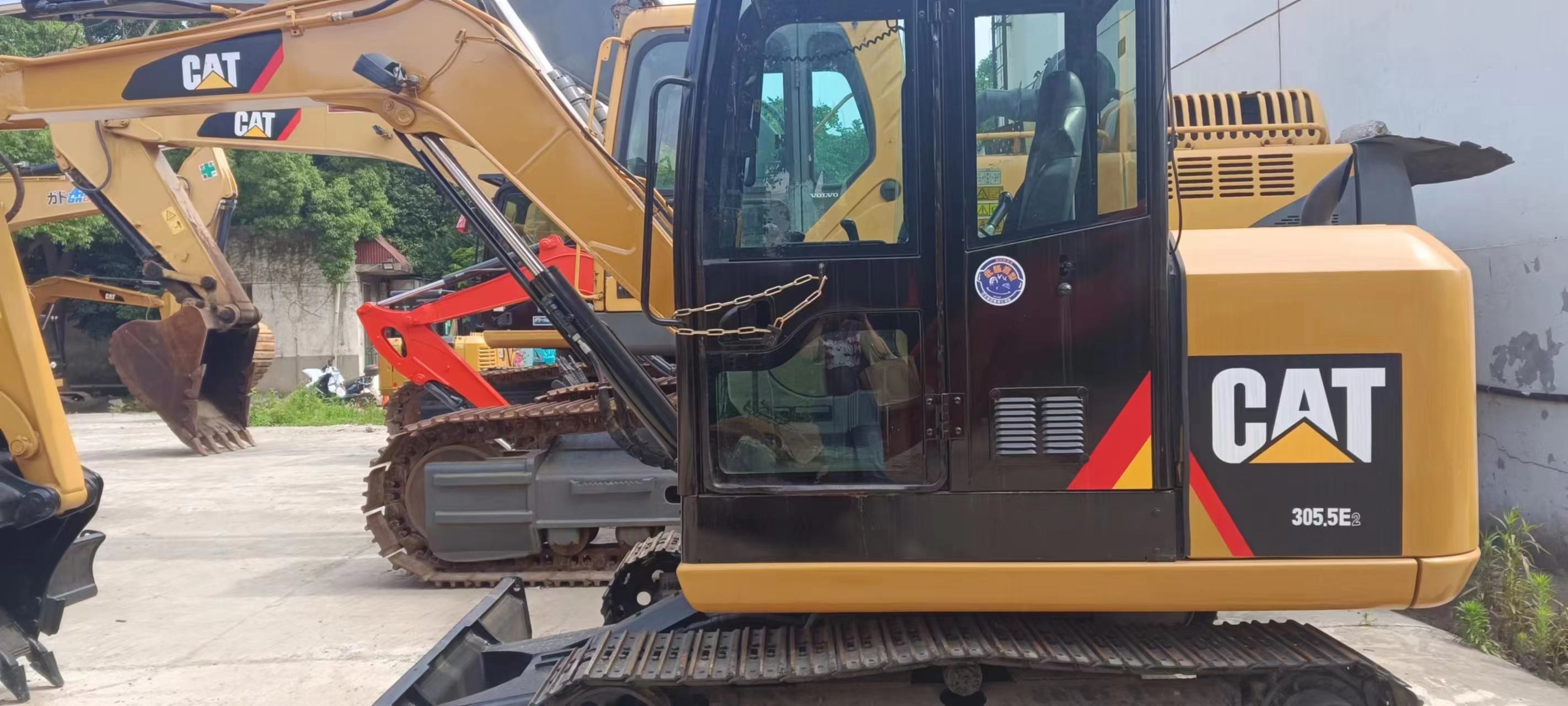 Second Hand Digger Little God Of Wealth Caterpillar New 305.5E2