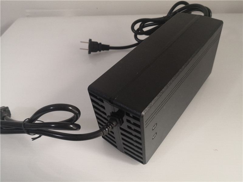 Factory supply batteries rechargeable li-ion lithium 6.8Ah 12v /5V 13Ah12v with AC Charger US/EU/AU/UK Plug