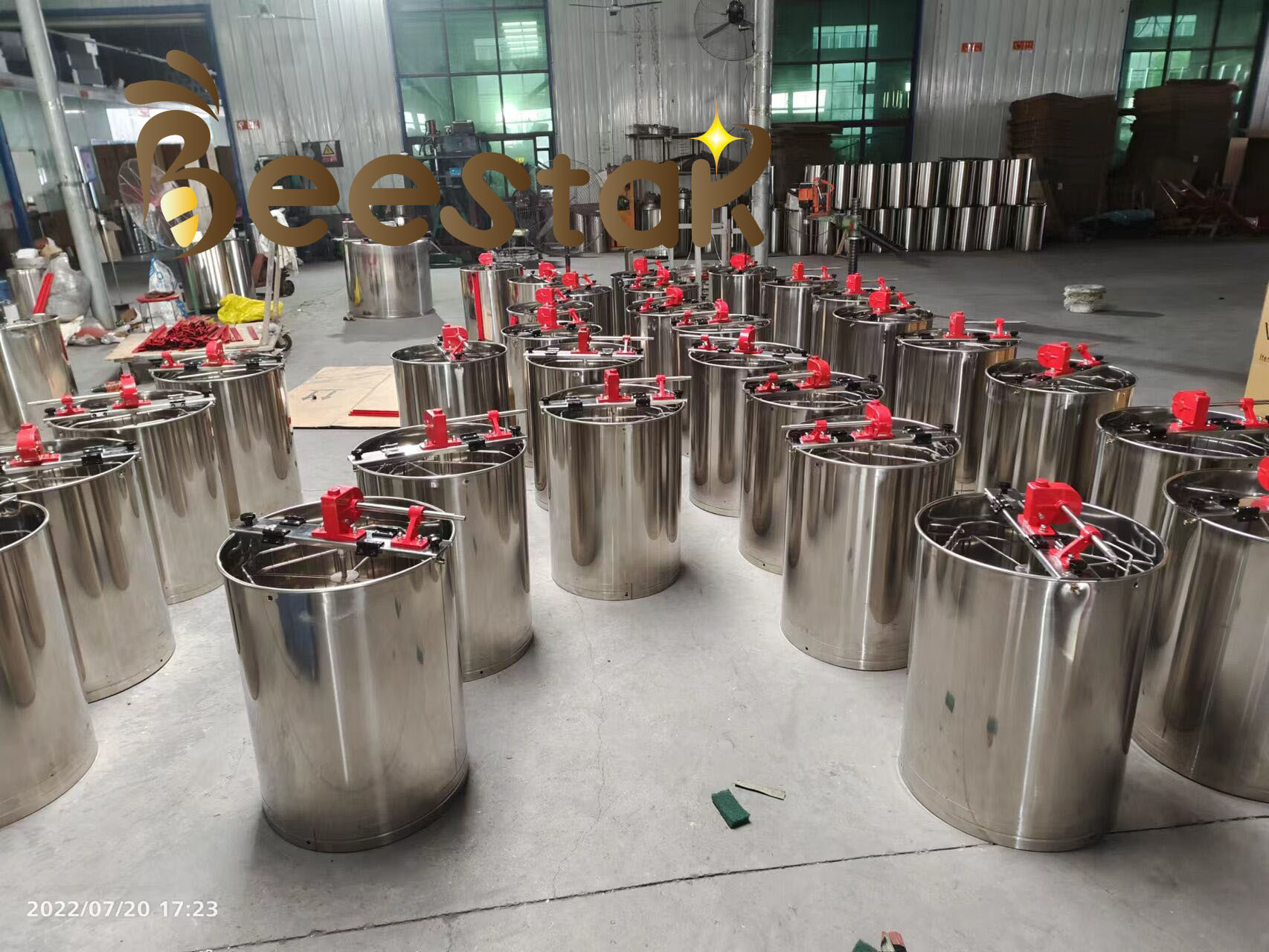 4 Frame 201 Stainless Steel Manual Honey Extractor With Metal Stand And SS Honey Gate