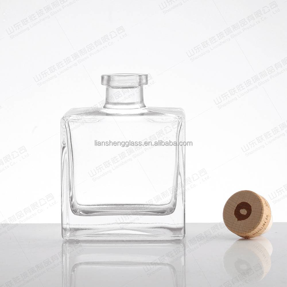Base Material Glass Bottle for Homemade Alcohol and Beverages in Dice Square Shape