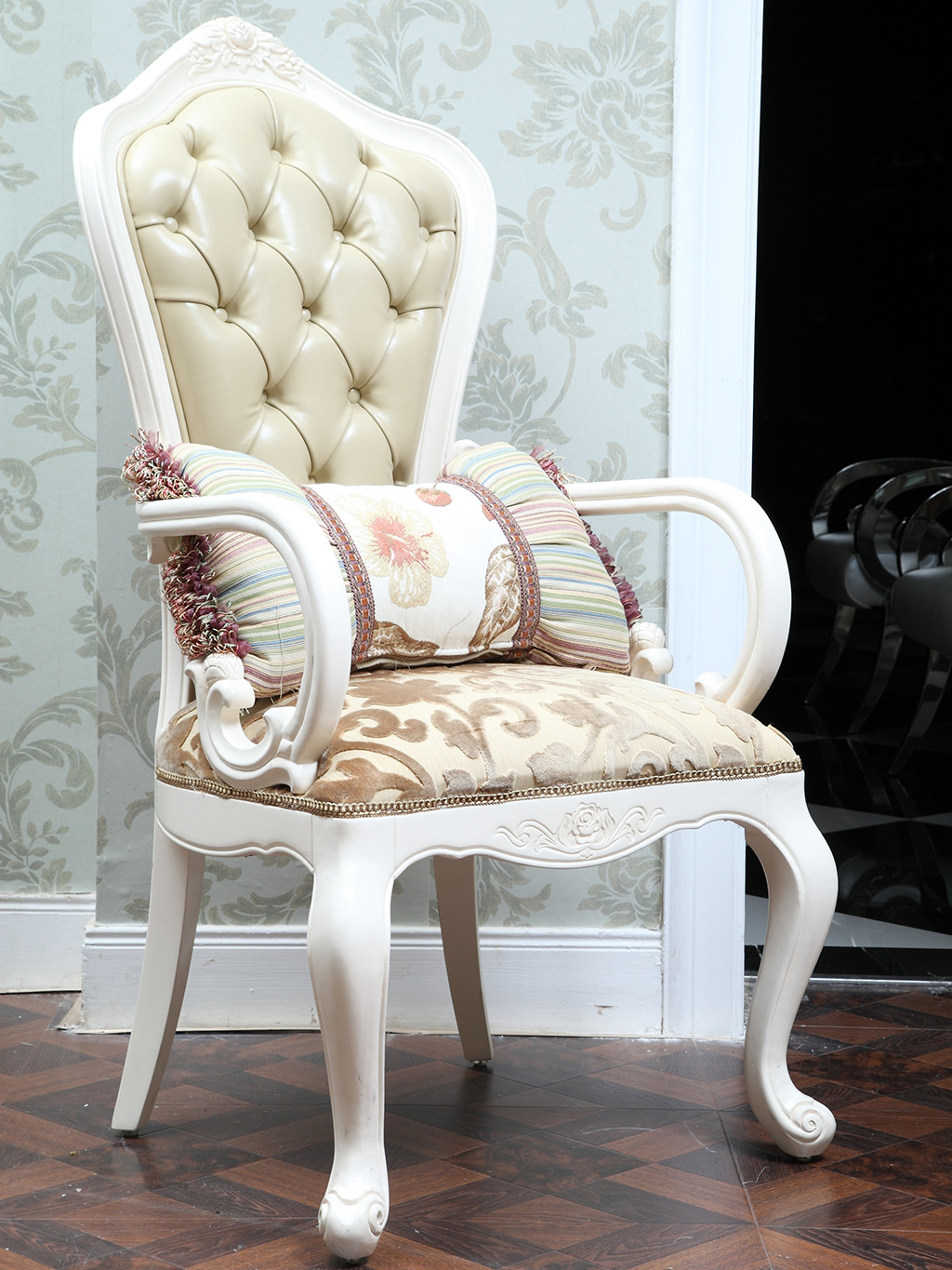ISO9001 Wedding Antique Wooden Throne Chair Scratch Resistant