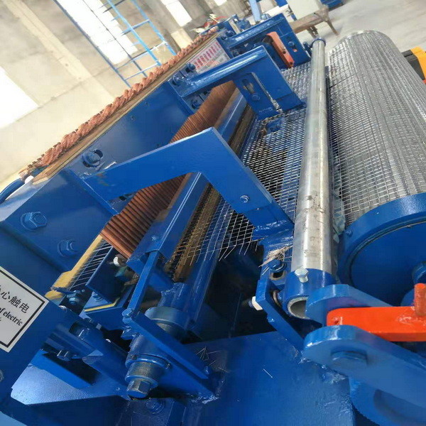 6 Feet Width Bobbins Auto Spot Welding Machine , 10kw Steel Spot Welding Machine
