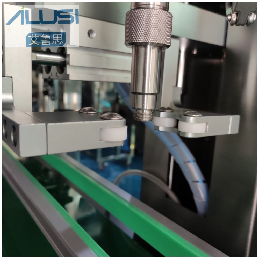 CE Certificate Gear Pump Paste Bottle Liquid Filling Machine 2000bph 11Kw