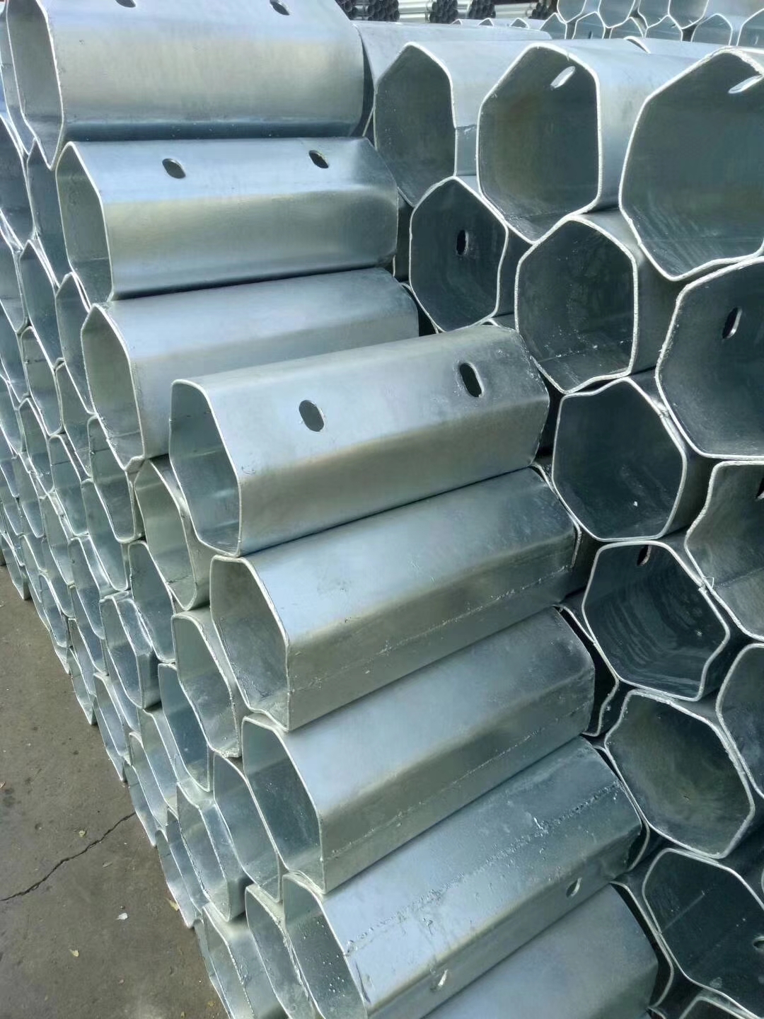 Roadway Safety Hot Dip Galvanized Highway Guardrail Dimensions for Road Traffic Safe