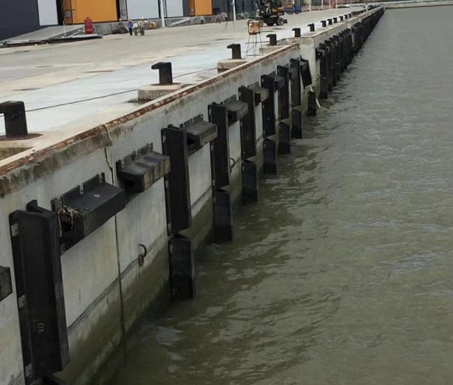 Marine Structures Protection Rubber Boat Fenders V Shape Bumper Dock