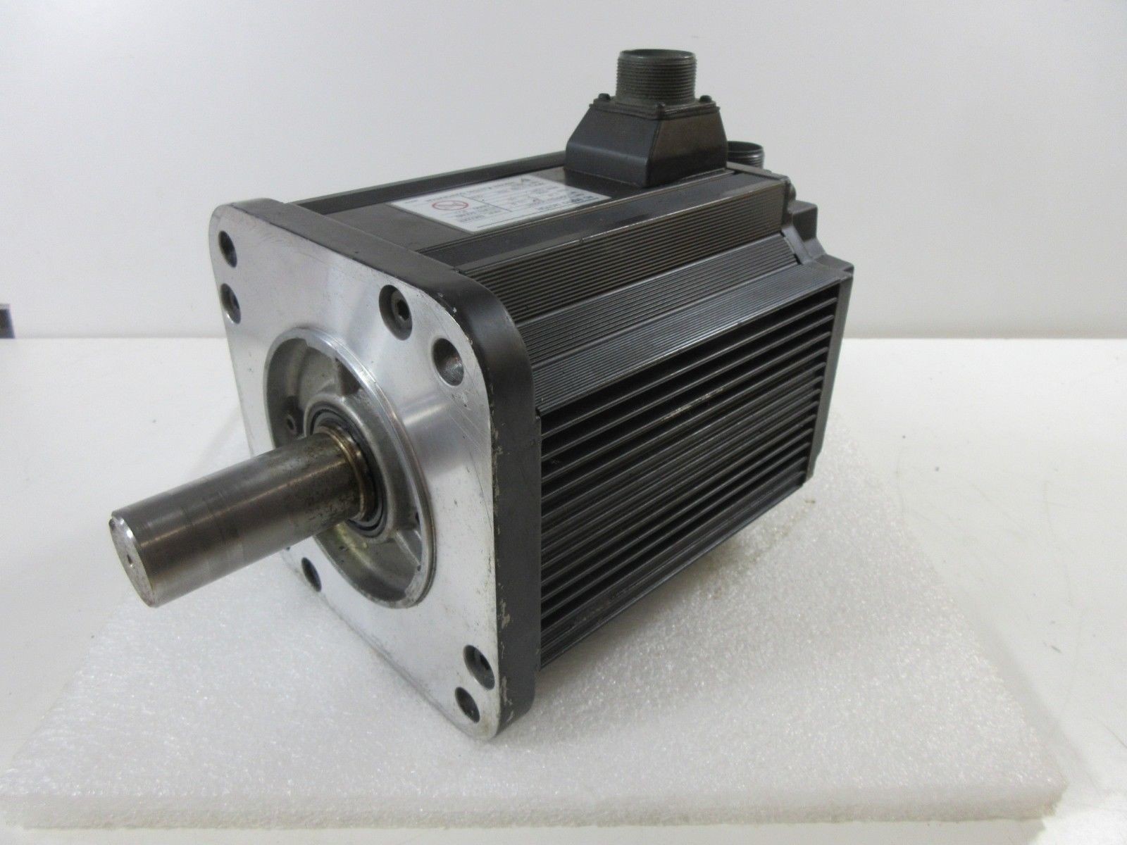 USAFED-20CB2T brand new and original, With Encoder 5000 pulses/rev Incremental,3-5 working day of deliver time.
