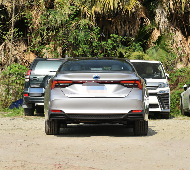 Toyota avalon 2022 dual engine 2.5L flagship version E-CVT 4 Door 5 seats 3 space car