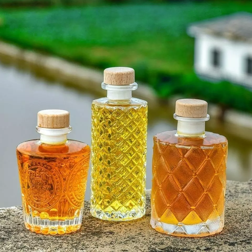 Glass Bottle With Cork For Vodka Whiskey Liquor Industrial Cosmestic Round Shape