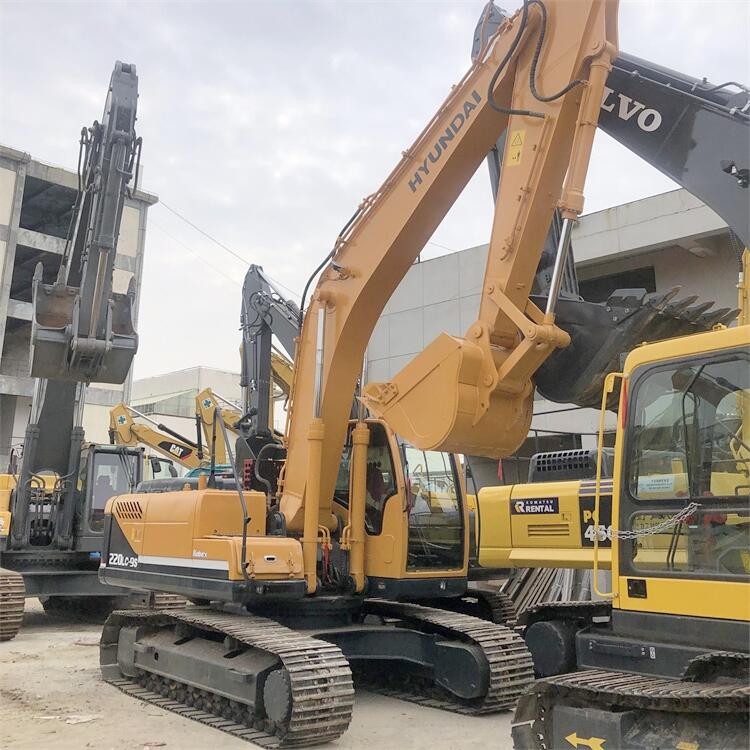Used Hyundai 220 Excavator with Original Hydraulic Valve in Excellent Health Condition