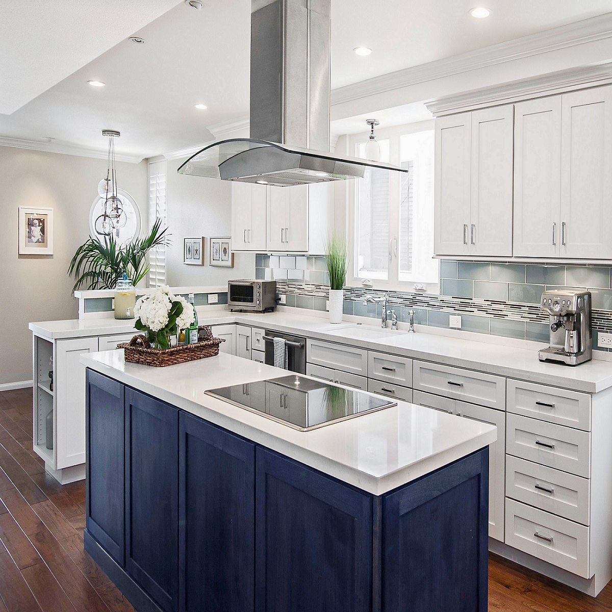 YALIG Custom Shaker Kitchen Cabinets with Smart Design and Flat Edge Countertop Edging