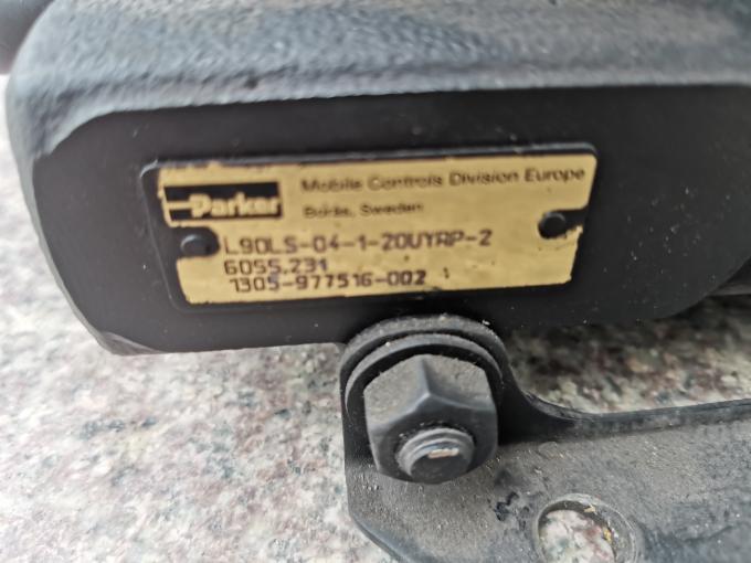 Black Parker Hydraulic Directional Control Valve 0