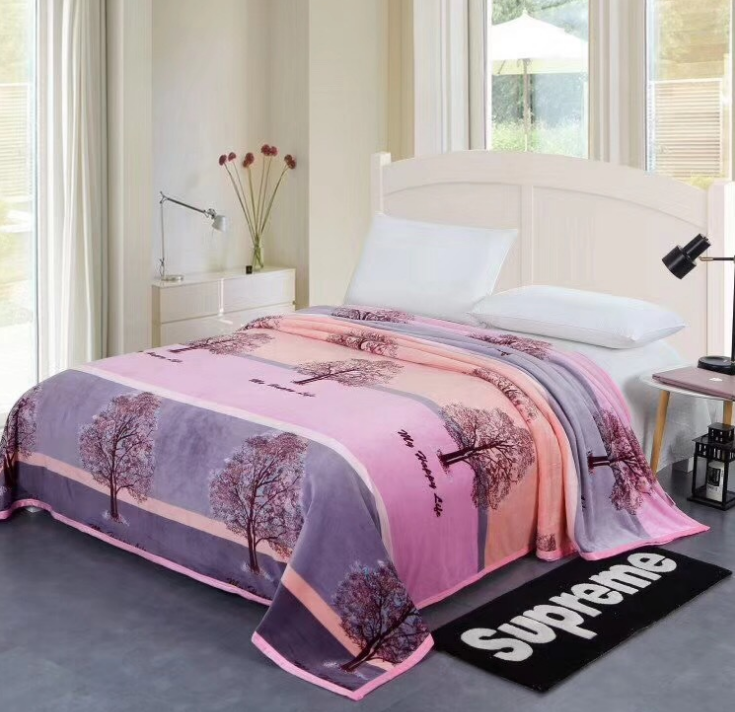 Soft Flannel Fleece Baby Blanket Small Size Plush Pile 5-8mm Anti-Static Ready to Ship