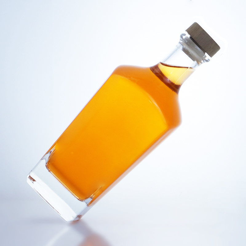Hot Stamping Surface Handling Clear or Customized Color 750ml Rum Vodka Liquor Glass Bottle